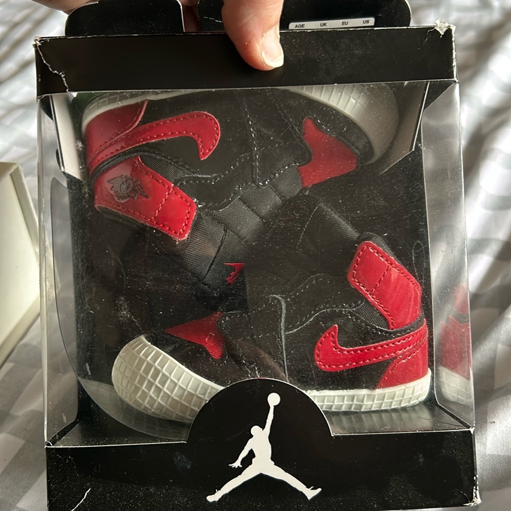 Jordan one crib bootie